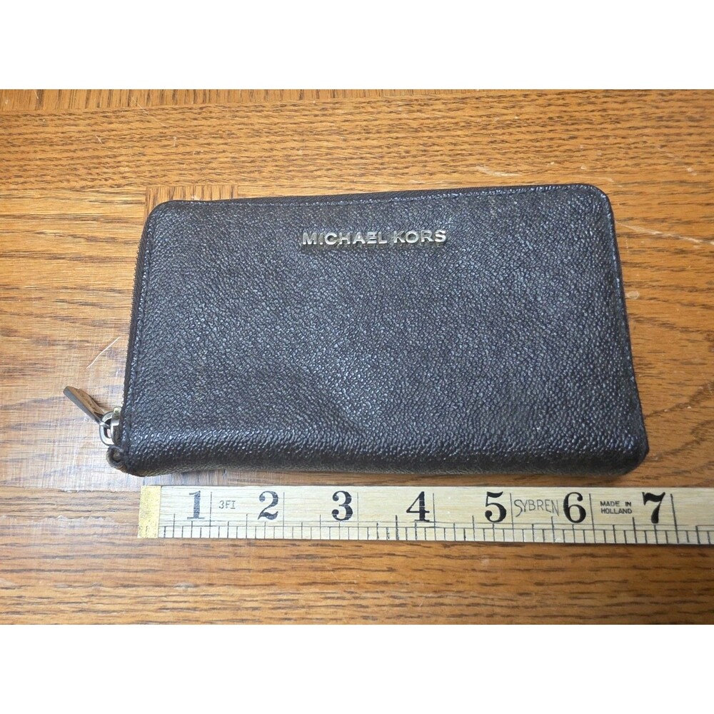 Michael Kors Jet Set Zip Around  Saffiano  Leather  Logo Wallet